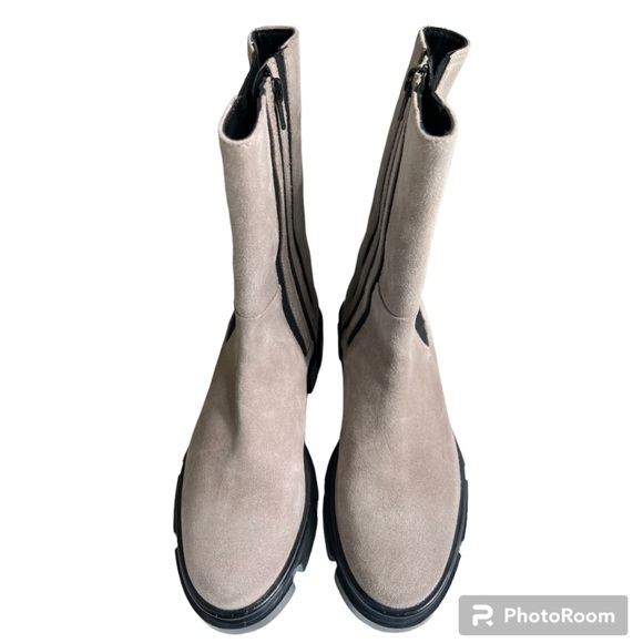 Free People 🆕 Brooks Chelsea Gray/Tan Suede Lug Sole Boots Size 37/7 - Picture 4 of 12